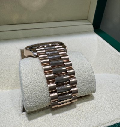 Rolex Day-date 40 228235 2025 40mm Everrose Presendial Bracelet Chocolate Dial Arabic Numerals Unworn Box Papers