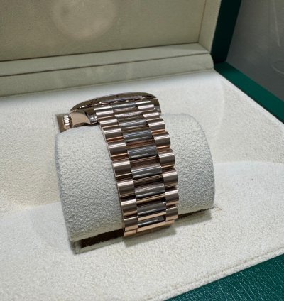 Rolex Day-date 40 228235 2025 40mm Everrose Presendial Bracelet Chocolate Dial Arabic Numerals Unworn Box Papers