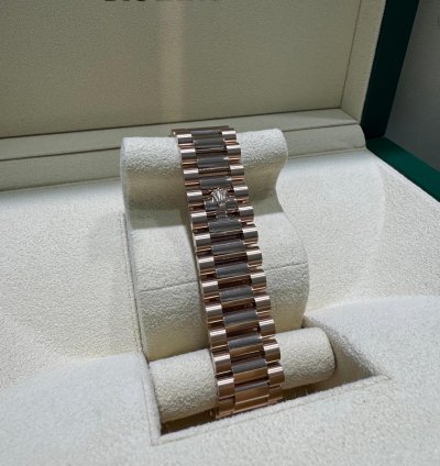 Rolex Day-date 40 228235 2025 40mm Everrose Presendial Bracelet Chocolate Dial Arabic Numerals Unworn Box Papers
