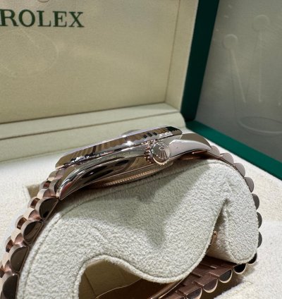 Rolex Day-date 40 228235 2025 40mm Everrose Presendial Bracelet Chocolate Dial Arabic Numerals Unworn Box Papers