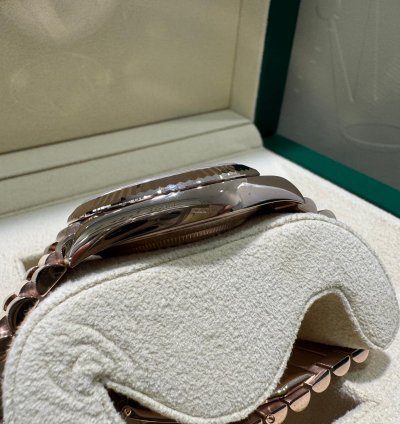 Rolex Day-date 40 228235 2025 40mm Everrose Presendial Bracelet Chocolate Dial Arabic Numerals Unworn Box Papers