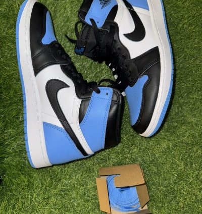 Air Jordan 1 Retro High Og Unc Toe Sneakers