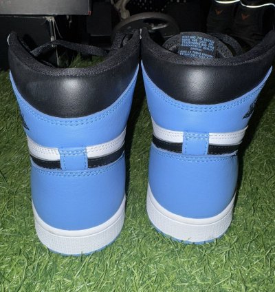 Air Jordan 1 Retro High Og Unc Toe Sneakers