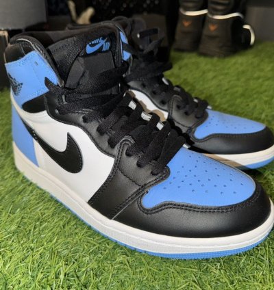 Air Jordan 1 Retro High Og Unc Toe Sneakers