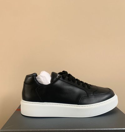 Thick Sole Low Top Sneakers In Black