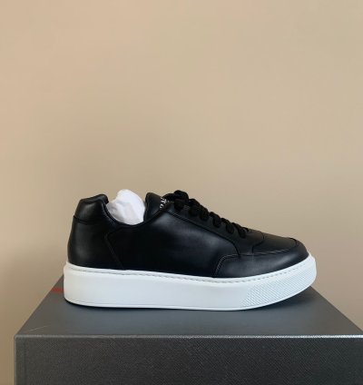 Thick Sole Low Top Sneakers In Black
