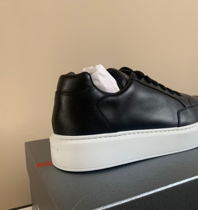 Thick Sole Low Top Sneakers In Black