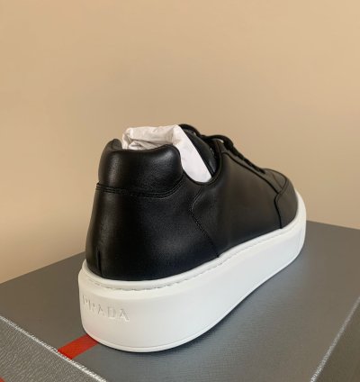 Thick Sole Low Top Sneakers In Black