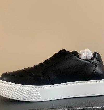 Thick Sole Low Top Sneakers In Black