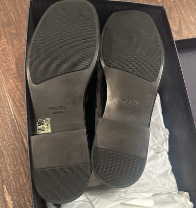 Triangle Logo-plaque Leather Loafers