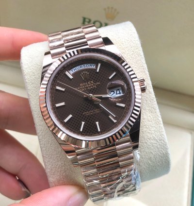 Rolex Day-date 40 228235 Choco Diagonal Dial