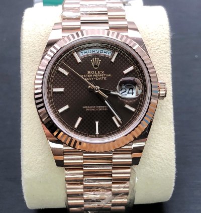 Rolex Day-date 40 228235 Choco Diagonal Dial