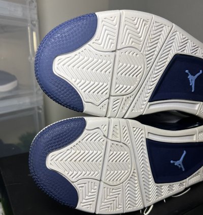 Air Jordan 4 Columbia