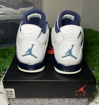 Air Jordan 4 Columbia