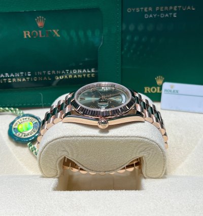 Rolex Day-date 40 228235 Day-date 40mm Rose Gold Olive Green Roman Dial Presidential