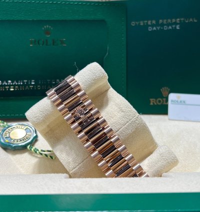 Rolex Day-date 40 228235 Day-date 40mm Rose Gold Olive Green Roman Dial Presidential