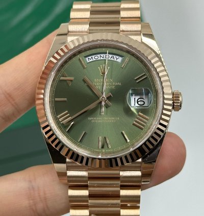 Rolex Day-date 40 228235 Green Roman Dial Rose Gold President