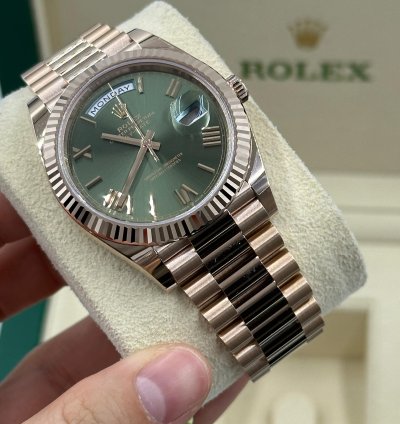 Rolex Day-date 40 228235 Green Roman Dial Rose Gold President