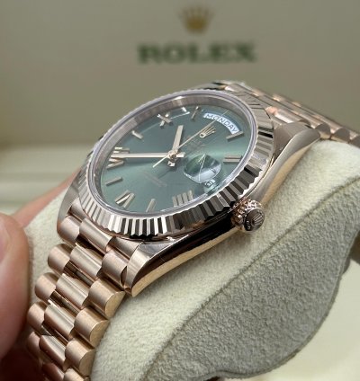 Rolex Day-date 40 228235 Green Roman Dial Rose Gold President