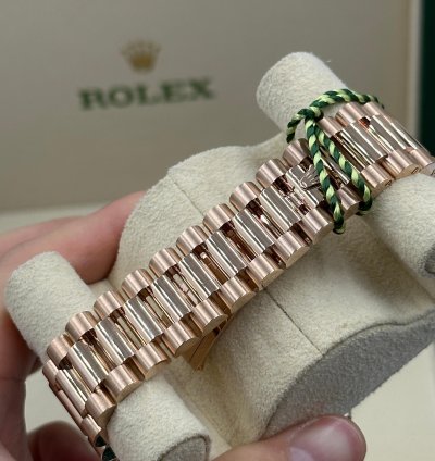 Rolex Day-date 40 228235 Green Roman Dial Rose Gold President
