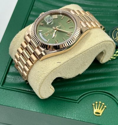 Rolex Day-date 40 228235 Green Roman Dial Rose Gold President