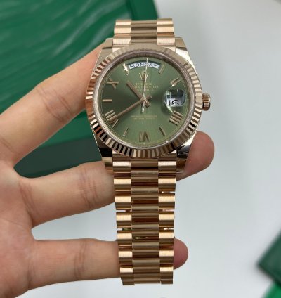 Rolex Day-date 40 228235 Green Roman Dial Rose Gold President