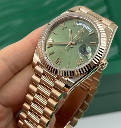 Rolex Day-date 40 228235 Green Roman Dial Rose Gold President