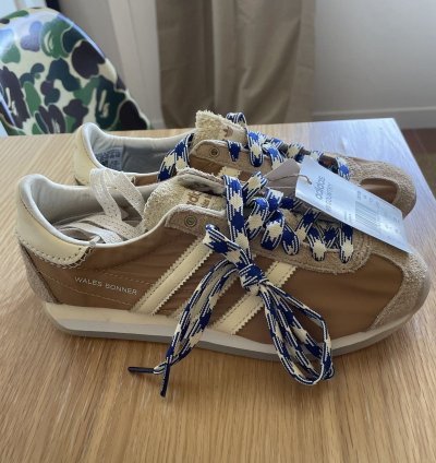 Model Adidas Originals Country Og Color Beige