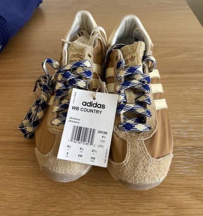 Model Adidas Originals Country Og Color Beige