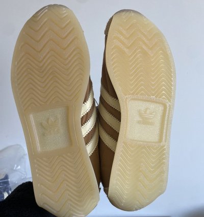 Model Adidas Originals Country Og Color Beige