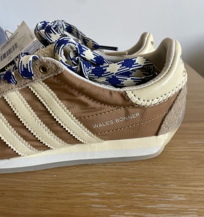 Model Adidas Originals Country Og Color Beige