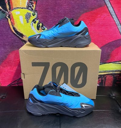 New Adidas Yeezy Bright Cyan Mnvn 700s Size Us 8