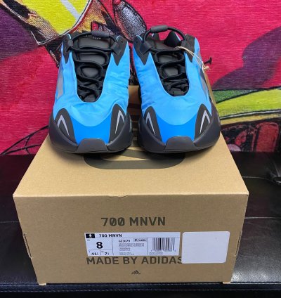 New Adidas Yeezy Bright Cyan Mnvn 700s Size Us 8
