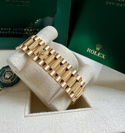 Rolex Day-date 40 228238 2023 Yellow Gold President Champagne Diamond Dial - Unworn Complete Set