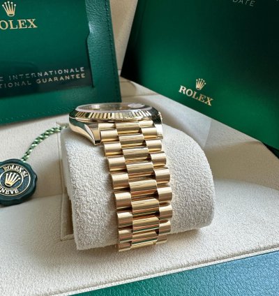 Rolex Day-date 40 228238 2024 Yellow Gold President Champagne Stick Dial - Unworn Complete Set
