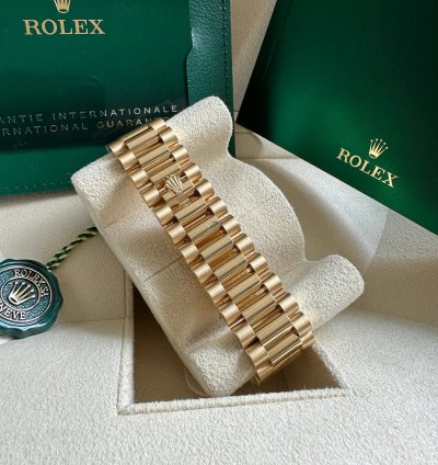 Rolex Day-date 40 228238 2024 Yellow Gold President Champagne Stick Dial - Unworn Complete Set