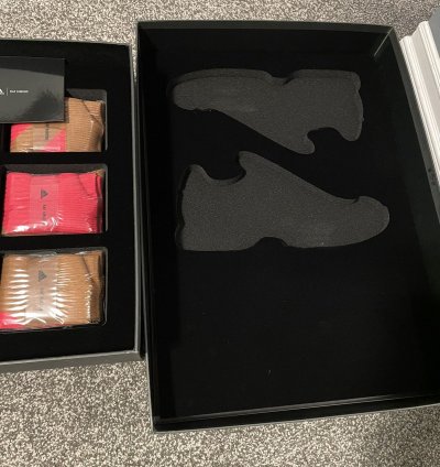 Raf Simonsnt Ozweego Red Limited Edition Pack