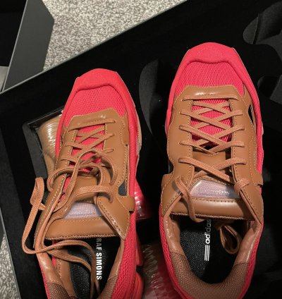Raf Simonsnt Ozweego Red Limited Edition Pack