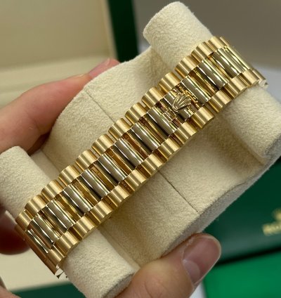 Rolex Day-date 40 228238 Champagne Index Dial