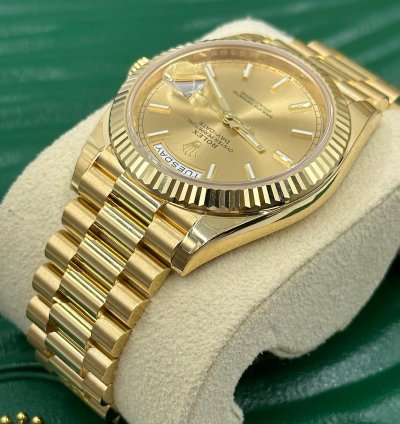 Rolex Day-date 40 228238 Champagne Index Dial