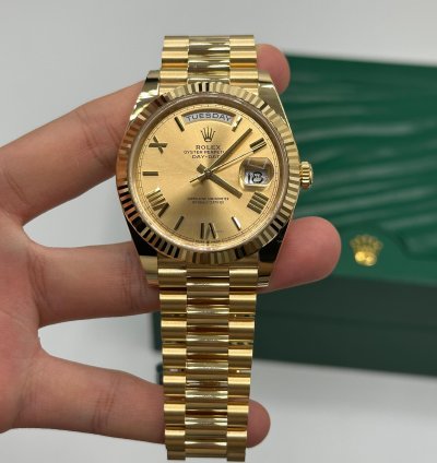 Rolex Day-date 40 228238 Champagne Roman Dial