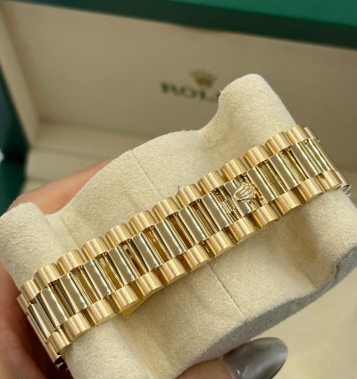 Rolex Day-date 40 228238 Green Roman Ombre