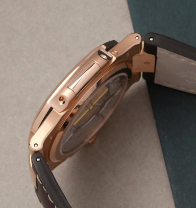Patek Philippe Nautilus 18k Rose Gold 5712r-001 - Ats-w007891