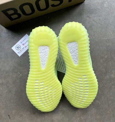 Sample Adidas Yeezy Boost 350 V2 Glow Size 12