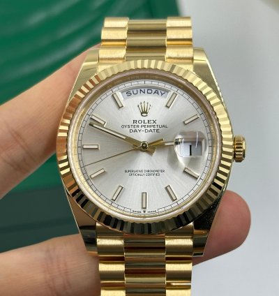 Rolex Day-date 40 228238 Silver Index
