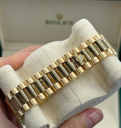 Rolex Day-date 40 228238 Silver Index