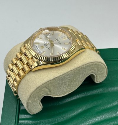 Rolex Day-date 40 228238 Silver Index