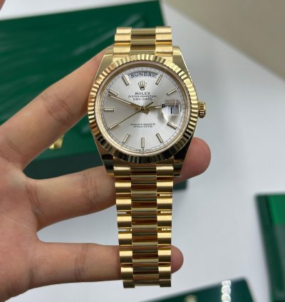 Rolex Day-date 40 228238 Silver Index