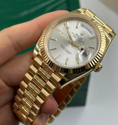 Rolex Day-date 40 228238 Silver Index