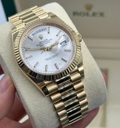 Rolex Day-date 40 228238 Silver Index